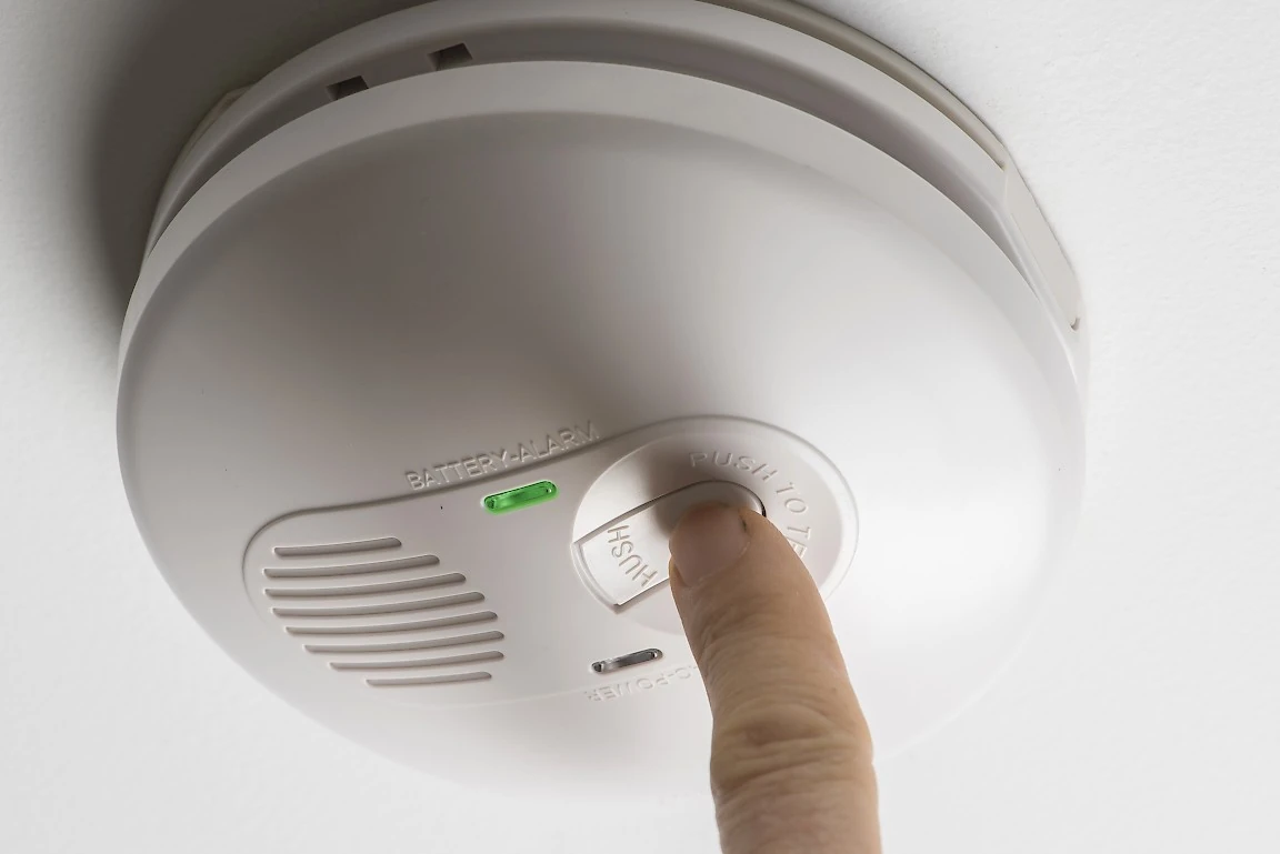 Smoke alarm installation